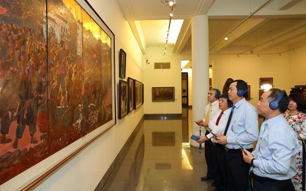 Bảo tàng Mỹ thuật Việt Nam ứng dụng công nghệ phục vụ khách tham quan